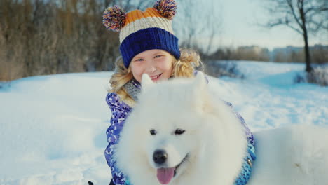Girl-5-Years-Old-With-A-Big-White-Fluffy-Dog