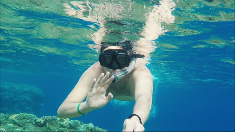 Snorkelers-Showing-Ok-Sign-With-Your-Fingers