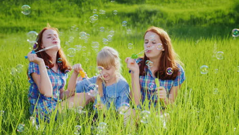 Children-Relax-In-The-Meadow-And-Play-With-Soap-Bubbles