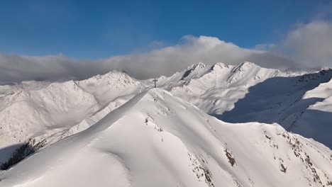 Paisaje-Montañoso-Cubierto-De-Nieve-En-Tirol-Del-Sur