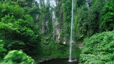 Beautiful-high-Katibawasan-falls-among-the-dense-jungle-in-Camiguin-in-the-Philippines-on-a-cloudy-day