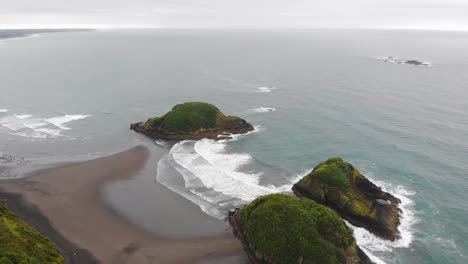 Schöner-Meerblick-Vom-Paritutu-Rock-In-Neuseeland