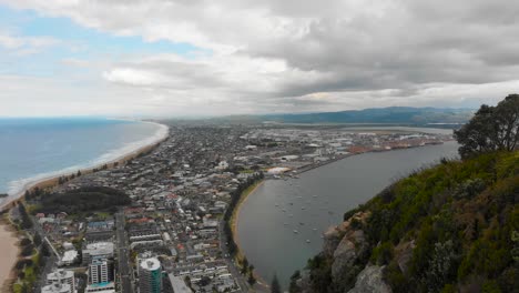 The-panoramic-view-of-Tauranga-city-from-the-Mount-Maunganui-summit,-the-drone-footage