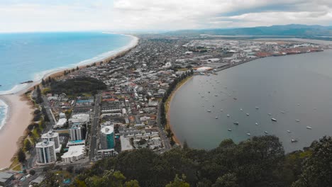 The-panoramic-view-of-Tauranga-city-from-the-Mount-Maunganui-summit,-the-drone-footage