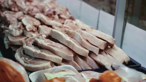 Trays-of-fresh-raw-pork-chops-on-a-tray-in-the-butcher-shop-window