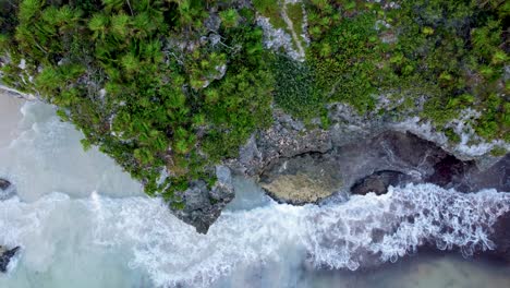 Zona-Arqueologica-Tulum-Mexico,-Mar-Caribe,-Playa,-Vista-Aerea