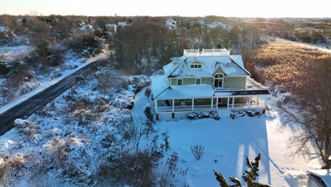 Large-family-home-in-USA-covered-in-winter-snow