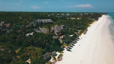 Vuelo-Aéreo-Perfecto-Panorama-Curva-Vuelo-Drone-Disparado-En-Una-Playa-Vacía-En-Verano-En-Corona-Paradise-White-Sand-Dream-Beach-Zanzibar,-áfrica-2019