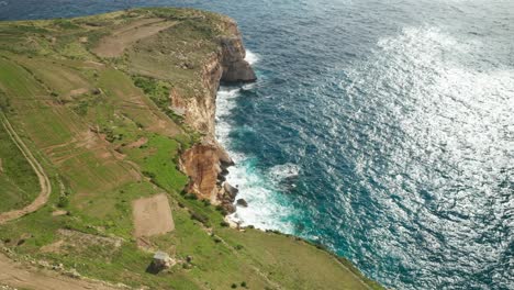 Luftaufnahme:-Ta-Cenc-Cliffs-Ist-Ein-20-Ha-Großer-Linearer-Streifen-Der-Klippenküste-Bei-Sannat-Auf-Der-Insel-Gozo