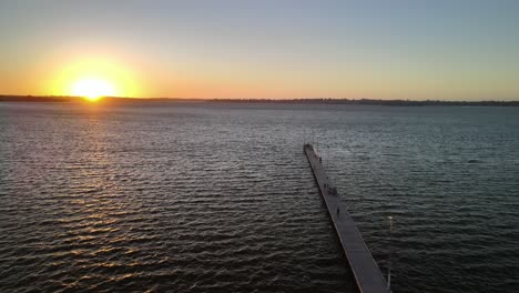 Sonnenuntergang-Am-Swan-River-Von-Perth-über-Como-Jetty