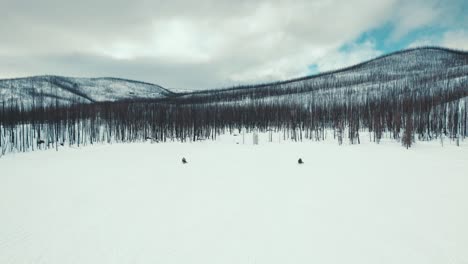 Motos-De-Nieve-En-El-Gran-Lago-Colorado
