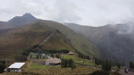 Amazing-scenery-and-mountains-of-Quito,-Ecuador