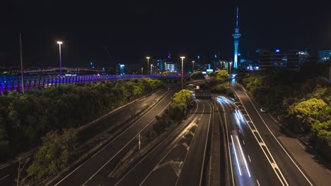 Nachtzeitraffer,-Der-Den-Verkehr-In-Der-Späten-Nacht-In-Auckland-Zeigt