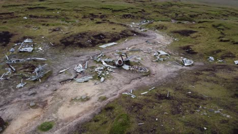 Aerial-shot-panning-around-the-Bleaklow-Bomber-plane-wreckage-near-the-higher-shelf-stones-in-the-Peak-District
