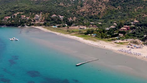 Vista-Aérea-De-Drones-En-Verano-Desde-La-Playa-De-Apraos-En-Corfú,-Grecia