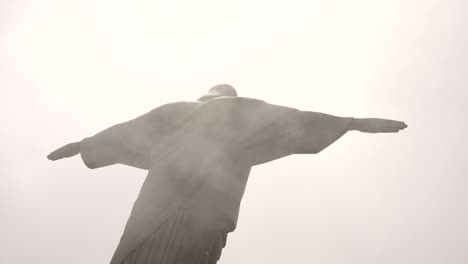 Die-Christusstatue-In-Rio-De-Janeiro-Brasilien-Bei-Wolkigen-Bedingungen