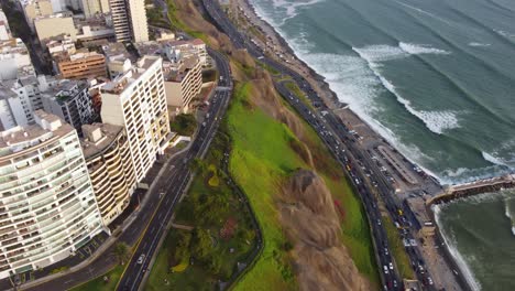 Drone-footage-of-the-coast-of-Lima,-Peru's-district-of-Miraflores