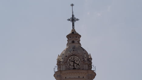 Uhrturm-In-Der-Kirche-Von-Santo-Domingo-Quito-Ecuador