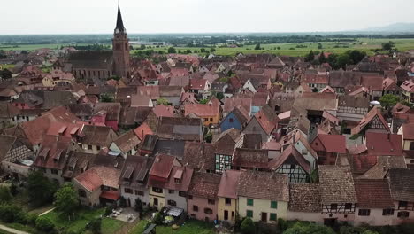 A-panning-forward-drone-shot-of-the-fortified-village-of-Bergheim,-Haut-Rhin
