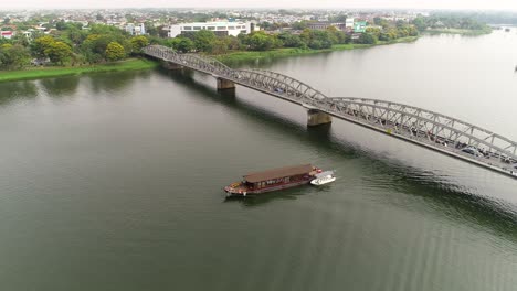 --Puente-Trang-Tien---Antigua-Capital-De-Hue---Vietnam-4k