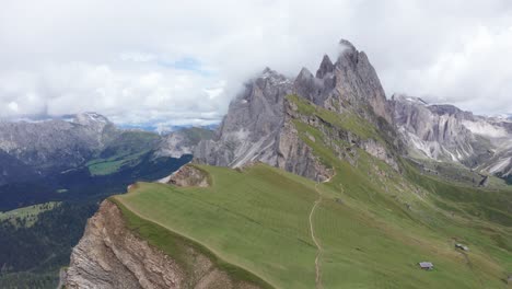 Aerial-shot-of-Seceda-Ridgeline-in-jagged-Dolomites,-Puez-Geisler,-Italy