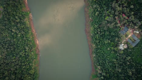 Río-Iguazú-En-La-Frontera-Entre-Brasil-Y-Argentina