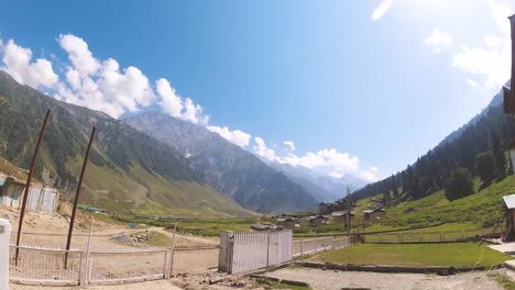 Lapso-De-Tiempo-De-Nube-De-Montañas-En-Sonamarg,-Valle-De-Cachemira-India