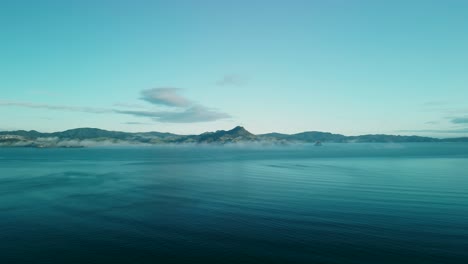 Wolkeninversion-über-Atemberaubender-Neuseeländischer-Küste