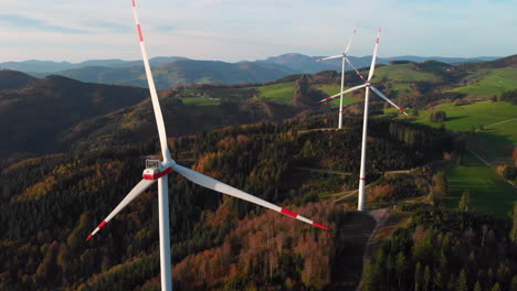 Annäherung-An-Eine-Windkraftanlage-Auf-Dem-Berggipfel-Des-Schwarzwaldes-30fps-4k
