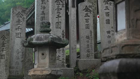 Japanese-stone-lanterns,-Toro,-4K-Slow-motion