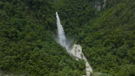 Atlahuitzia-Waterfall---Tourism-Travel-Destination-in-Veracruz,-Mexico