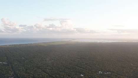 Breite-Luftaufnahme-Des-Sonnenuntergangs-In-Tulum