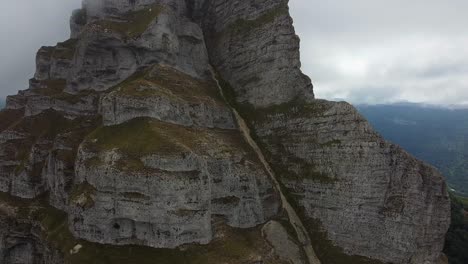 Impressive-aerial-shot-of-the-imposing-Navarrese-mountain,-the-ihurbain-crest,-on-mount-beriain,-san-donato