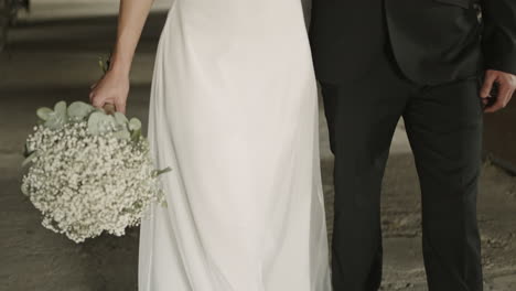 Wedding-Bridal-Bouquet-walking,-Romantic-day