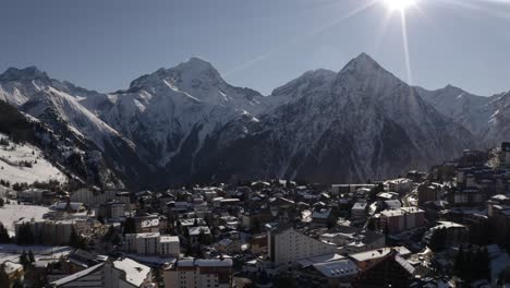 French-Alps-mountain-panorama-during-winter-Les-Deux-Alpes