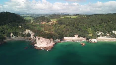 Secluded-white-sand-hidden-bays-along-the-New-Zealand-coastline-at-high-tide