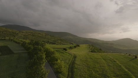 Scenic-Road-In-Evergreen-Highlands-Against-Dramatic-Sunrise-Sky-Near-Apnia-In-Samtskhe-Javakheti,-Georgia