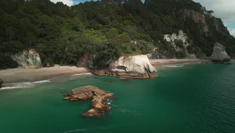 Emerald-green-waters-of-the-Coromandel-Peninsula-at-Cathedral-Cove