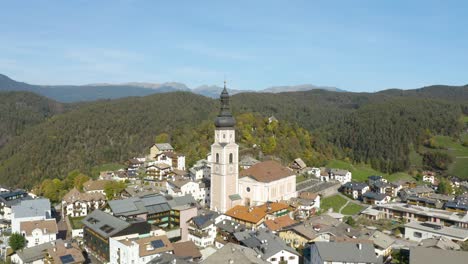 Beautiful-Orbiting-Shot-Above-Kastelruth,-South-Tyrol
