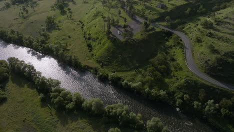 Kura-Fluss-über-Dem-Kaukasus-Bei-Sonnenaufgang-In-Der-Nähe-Von-Wardzia-In-Samtskhe-javakheti,-Südgeorgien