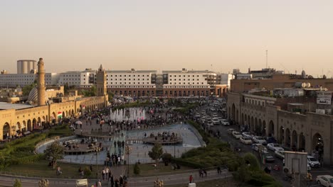 La-Plaza-Central-Junto-Al-Mercado-O-Zoco-En-El-Centro-De-Erbil,-Kurdistán-Irak-Al-Atardecer