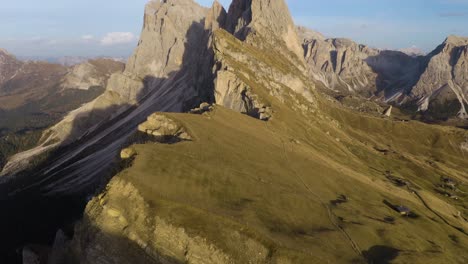 Pan-Up-Reveals-Seceda-Mountain-in-Odle-Group,-Italian-Dolomites-Mountain-Range