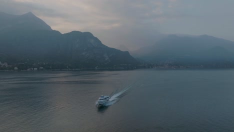 4K-Aerial---Sunset-shot-of-hydrofoil-arriving-in-Bellagio,-Lake-Como,-Italy