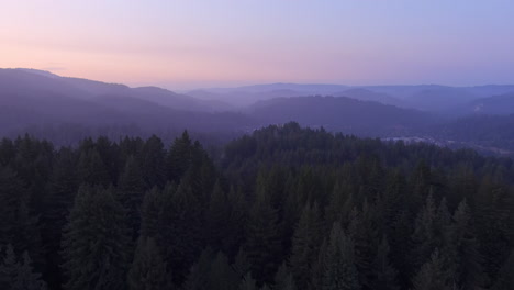 Majestätische-Lila-Berge-Von-Santa-Cruz-Während-Des-Sonnenuntergangs---Luftbild