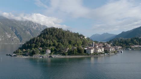 4K-Aerial---Slow-pull-back-from-Bellagio-Lake-Como,-Italy