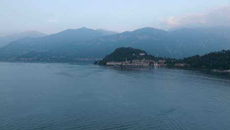 4K-Aerial---Wide-evening-dusk-shot-of-Bellagio,-Lake-Como,-Italy