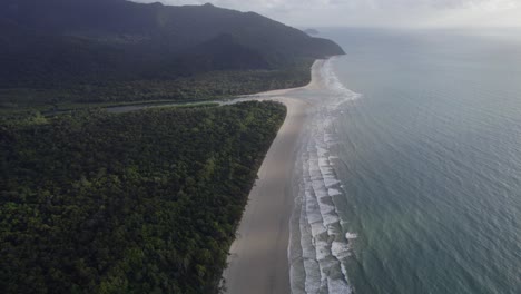 Quiet-tropical-forest-beach-of-The-Daintree-National-Park-in-Queensland