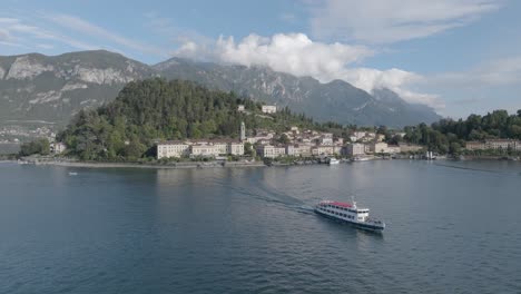4K-Aerial---Ferry-leaving-Bellagio,-Lake-Como,-Italy
