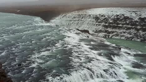 Einer-Der-Beeindruckendsten-Wasserfälle-Der-Welt-In-Island,-Gullfoss,-Ein-Spektakulärer-Wasserfall,-Der-Im-Winter-Zu-Sehen-Ist