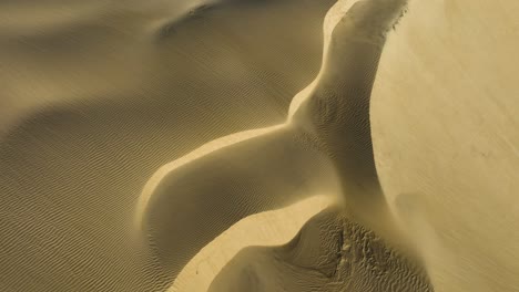 Shifting-sand-dunes-in-desert-landscape---windy-conditions-blowing-sand